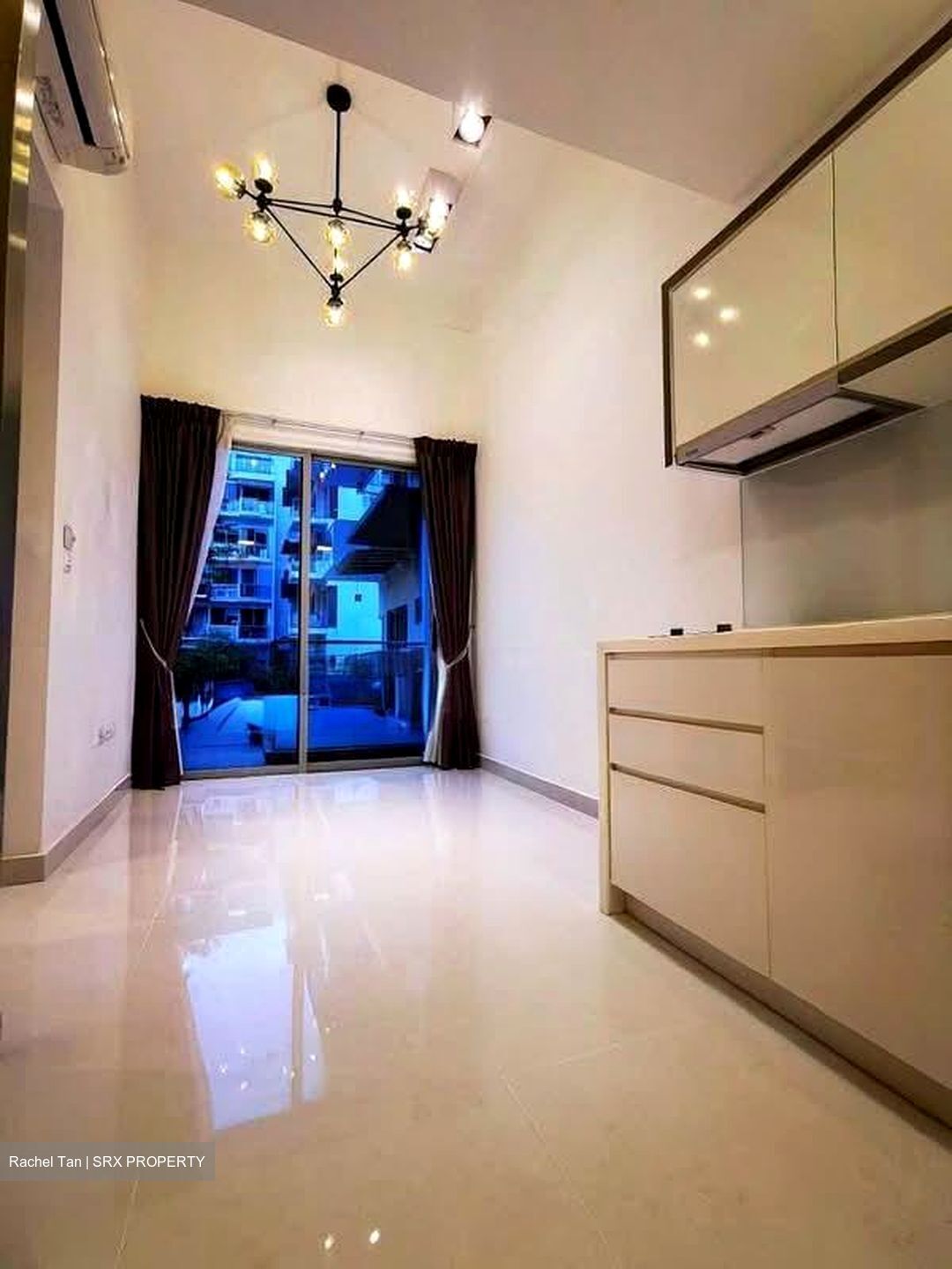 Casa Cambio (D19), Condominium #569756761